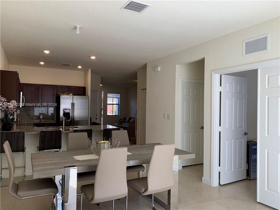 Recently Rented: $3,600 (4 beds, 3 baths, 1959 Square Feet)