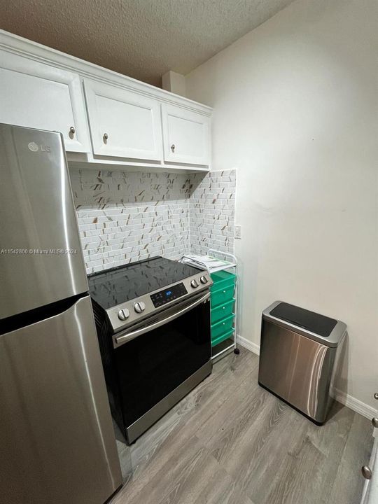 For Sale: $125,000 (1 beds, 1 baths, 604 Square Feet)