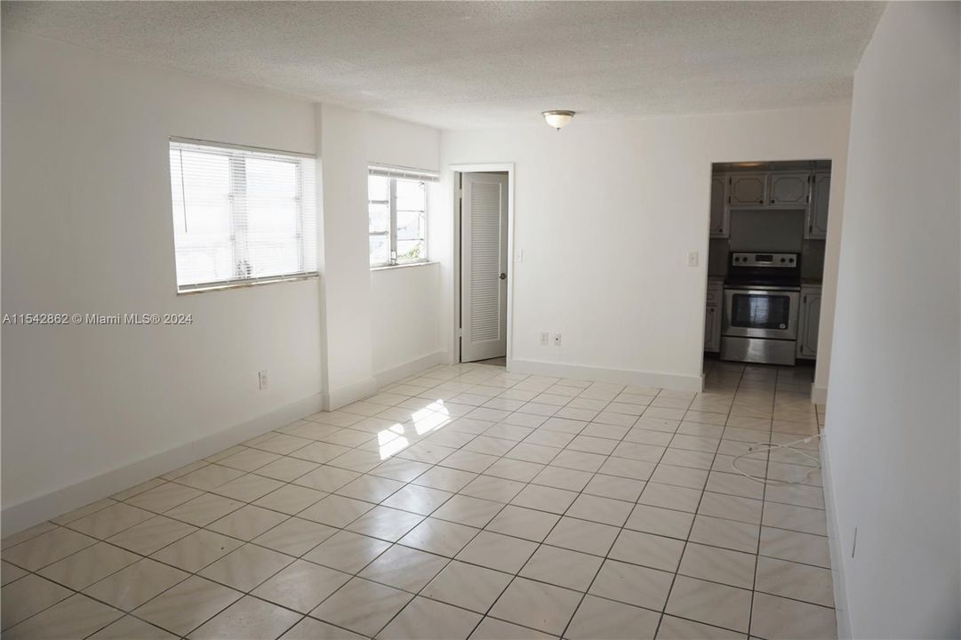 Recently Sold: $279,000 (1 beds, 1 baths, 638 Square Feet)