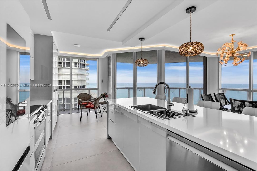Active With Contract: $2,000,000 (3 beds, 3 baths, 2020 Square Feet)