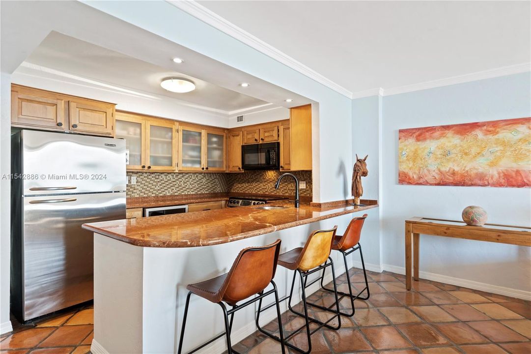 For Sale: $689,000 (1 beds, 1 baths, 950 Square Feet)