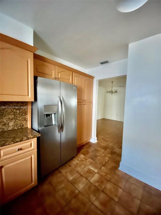 Recently Rented: $4,000 (3 beds, 2 baths, 1404 Square Feet)