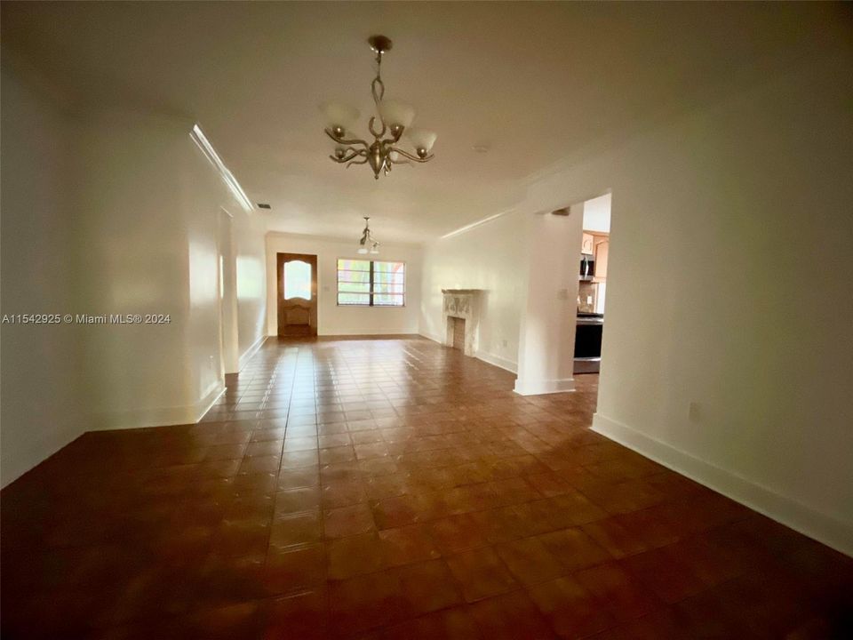 Recently Rented: $4,000 (3 beds, 2 baths, 1404 Square Feet)