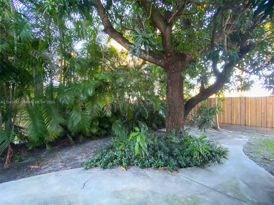 Recently Rented: $4,000 (3 beds, 2 baths, 1404 Square Feet)