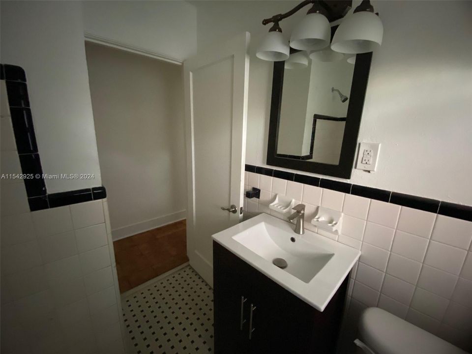 Recently Rented: $4,000 (3 beds, 2 baths, 1404 Square Feet)