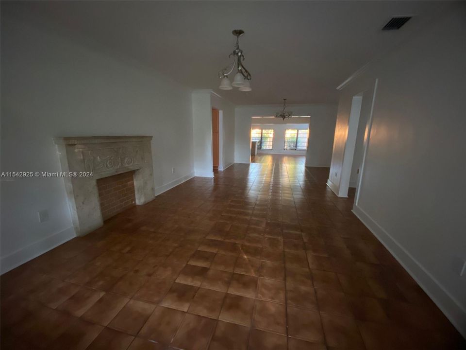 Recently Rented: $4,000 (3 beds, 2 baths, 1404 Square Feet)