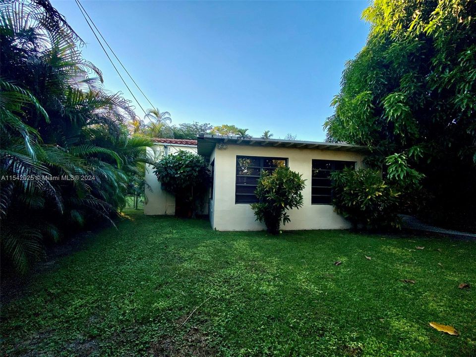 Recently Rented: $4,000 (3 beds, 2 baths, 1404 Square Feet)