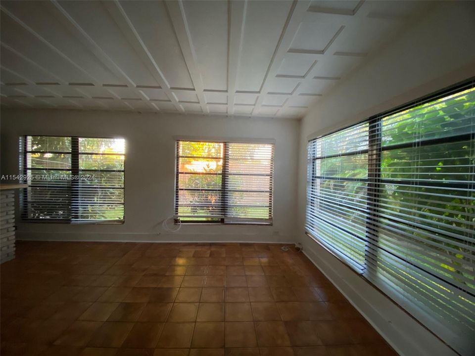 Recently Rented: $4,000 (3 beds, 2 baths, 1404 Square Feet)