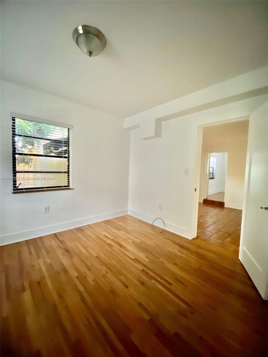 Recently Rented: $4,000 (3 beds, 2 baths, 1404 Square Feet)