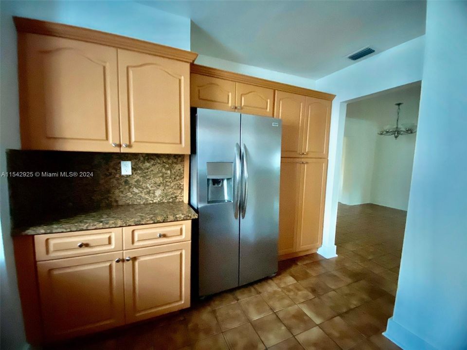 Recently Rented: $4,000 (3 beds, 2 baths, 1404 Square Feet)