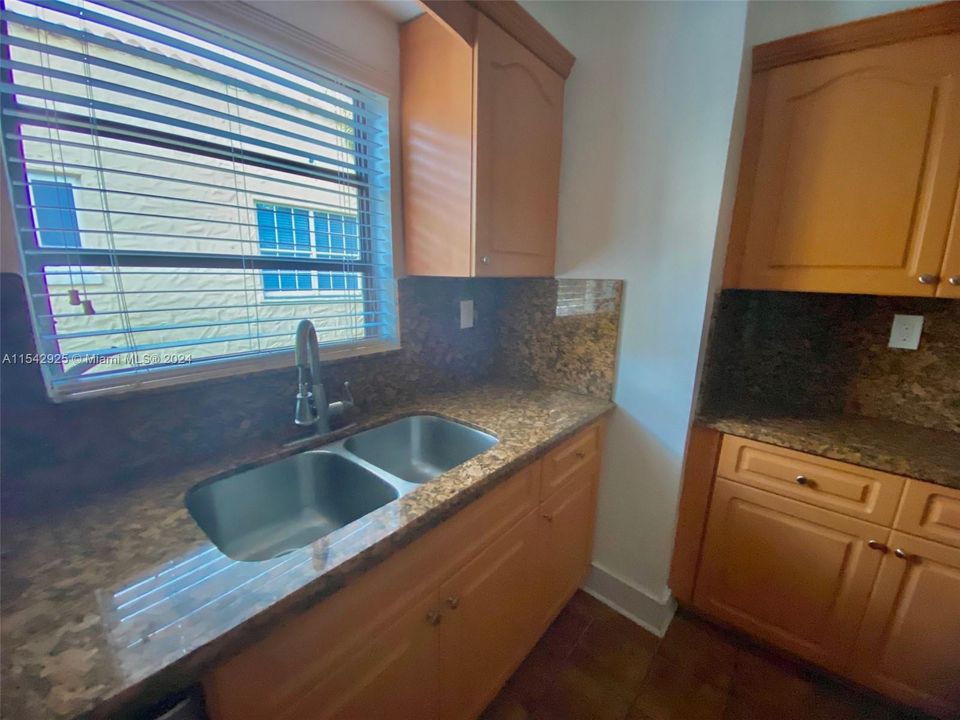 Recently Rented: $4,000 (3 beds, 2 baths, 1404 Square Feet)