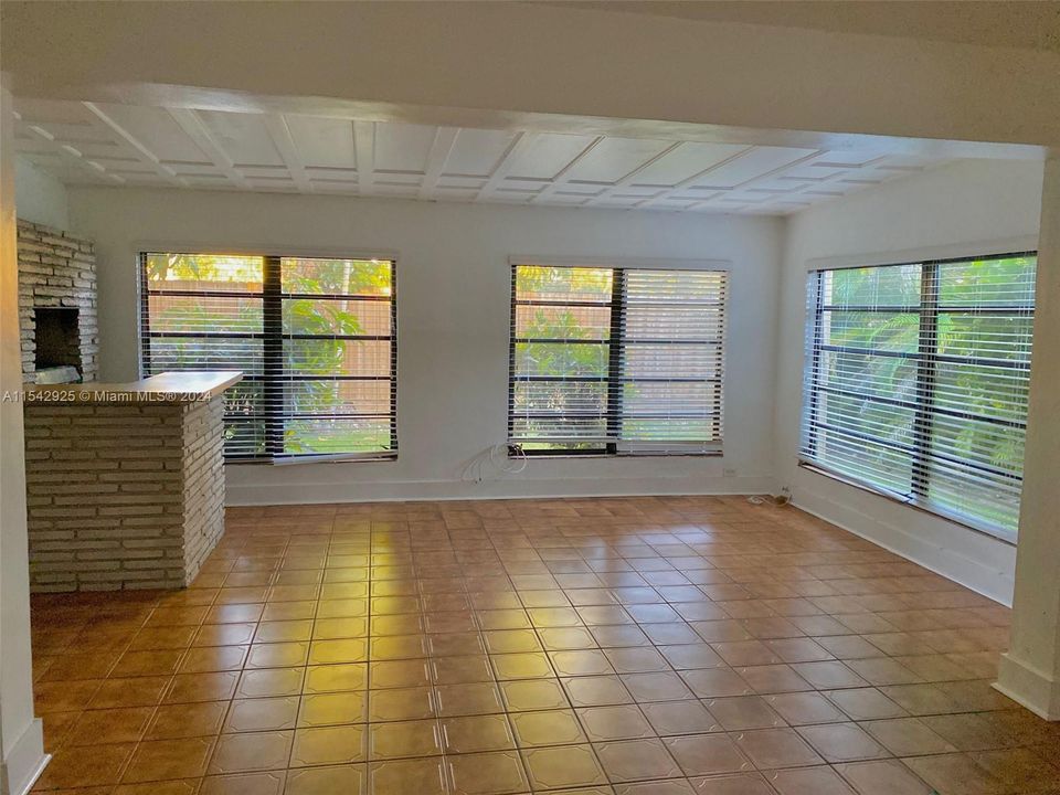 Recently Rented: $4,000 (3 beds, 2 baths, 1404 Square Feet)