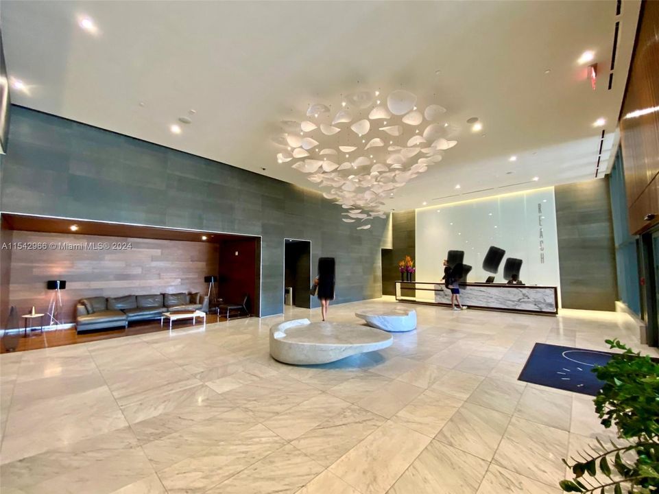 For Sale: $1,135,000 (2 beds, 2 baths, 1244 Square Feet)