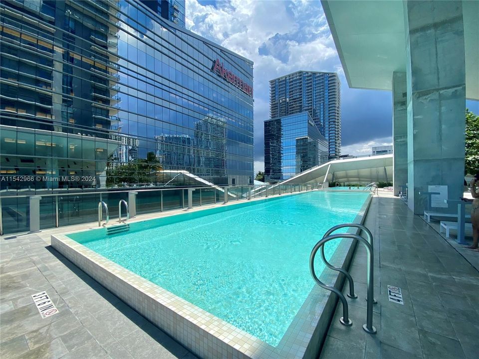 For Sale: $1,135,000 (2 beds, 2 baths, 1244 Square Feet)