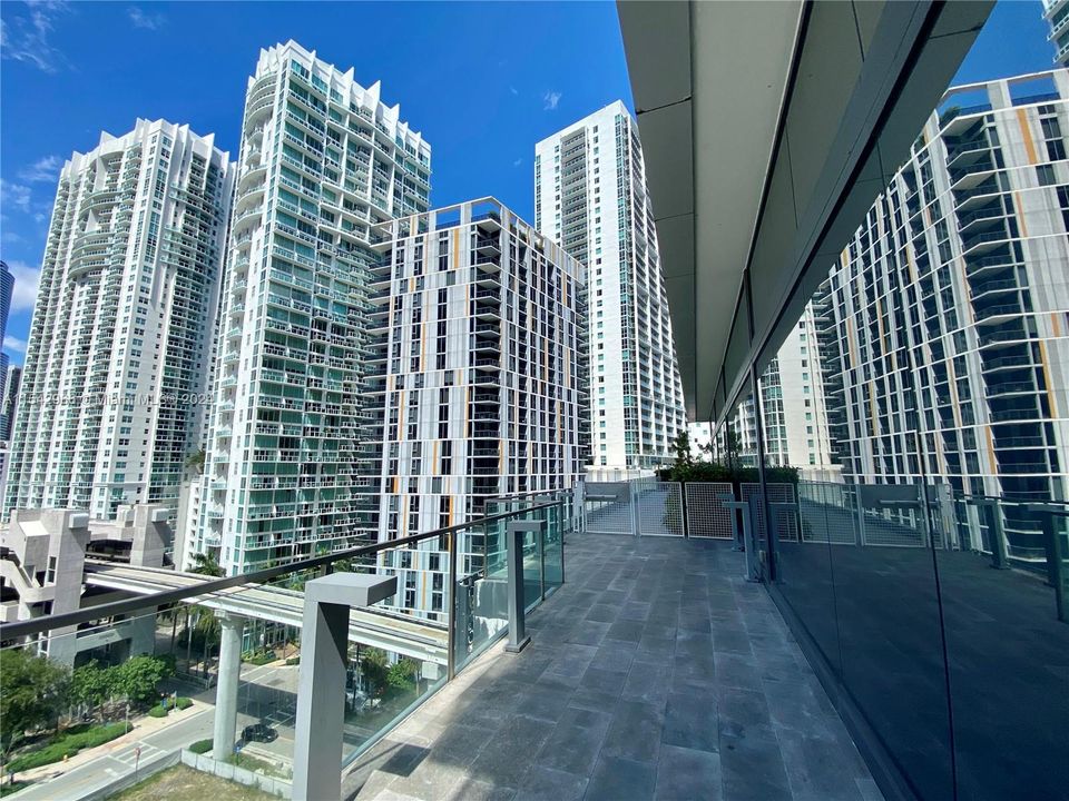 For Sale: $1,135,000 (2 beds, 2 baths, 1244 Square Feet)