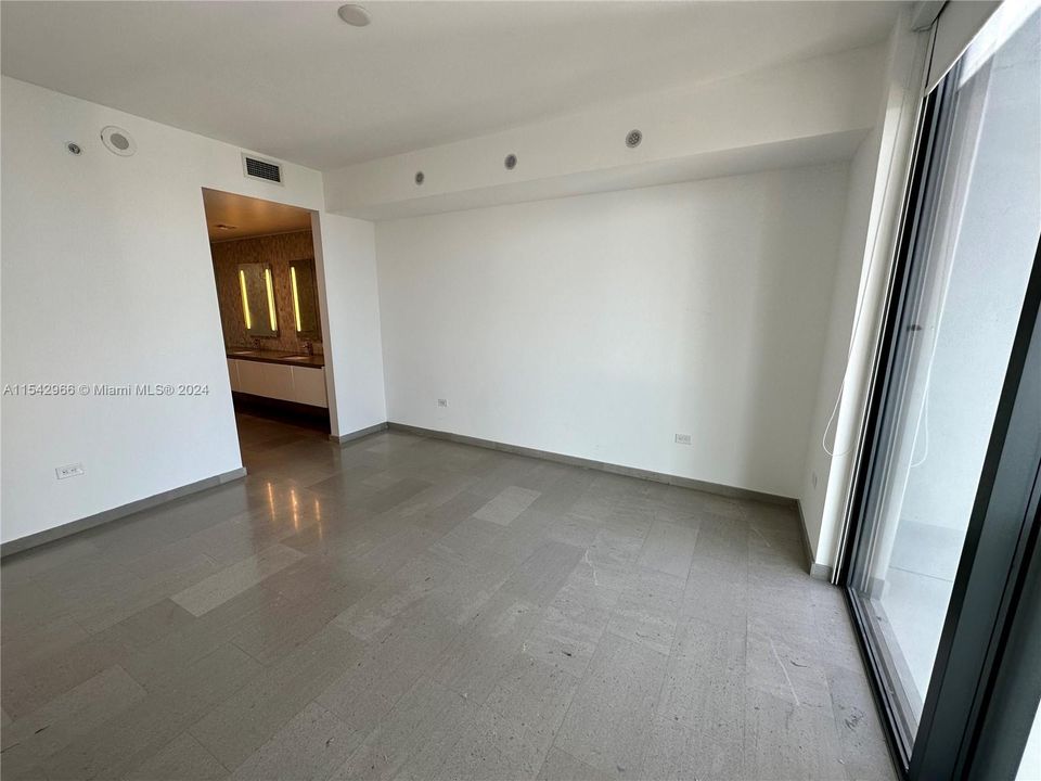 For Sale: $1,135,000 (2 beds, 2 baths, 1244 Square Feet)