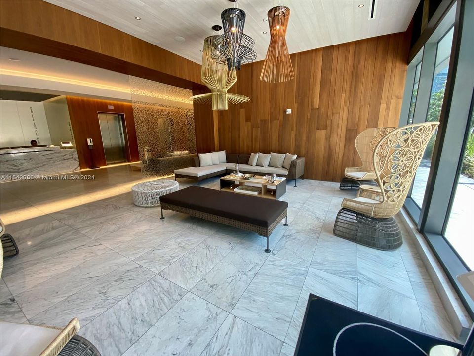 For Sale: $1,135,000 (2 beds, 2 baths, 1244 Square Feet)