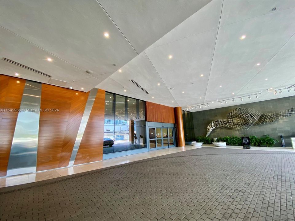 For Sale: $1,135,000 (2 beds, 2 baths, 1244 Square Feet)