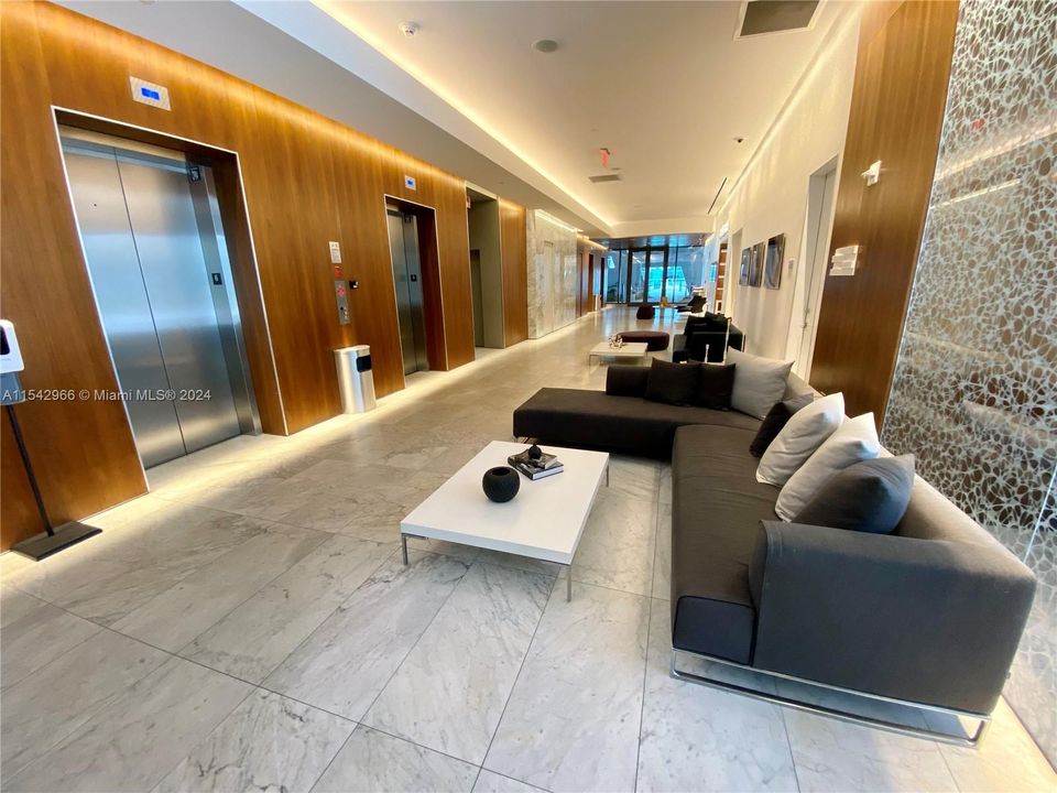 For Sale: $1,135,000 (2 beds, 2 baths, 1244 Square Feet)