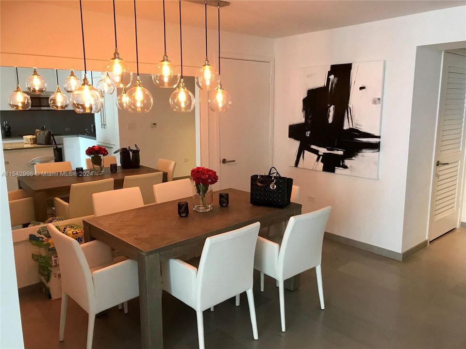 For Sale: $1,135,000 (2 beds, 2 baths, 1244 Square Feet)