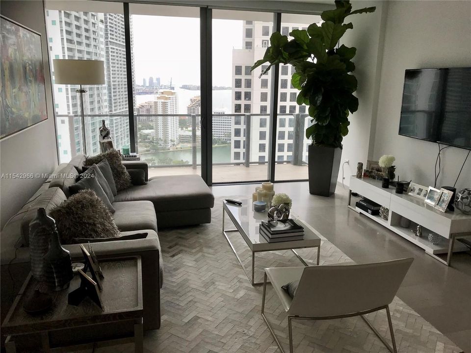 For Sale: $1,135,000 (2 beds, 2 baths, 1244 Square Feet)