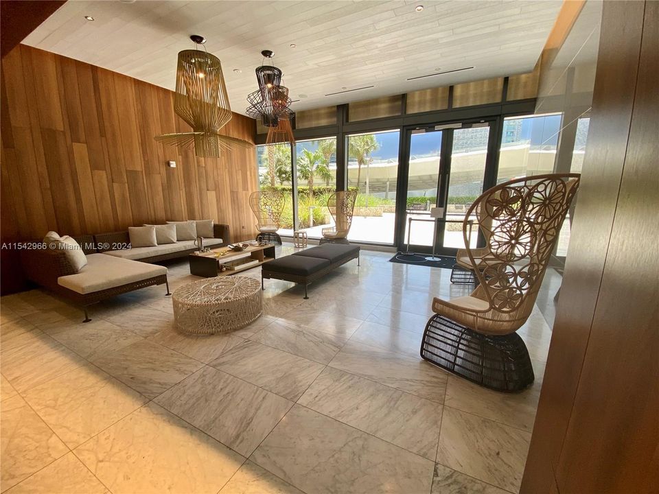 For Sale: $1,135,000 (2 beds, 2 baths, 1244 Square Feet)