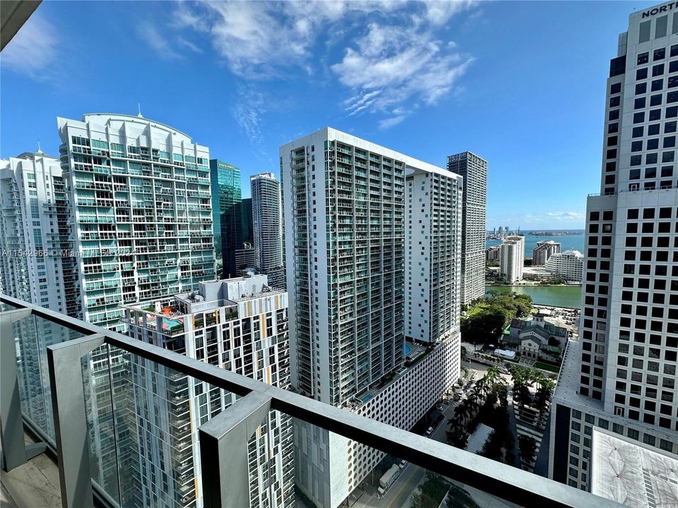 For Sale: $1,135,000 (2 beds, 2 baths, 1244 Square Feet)