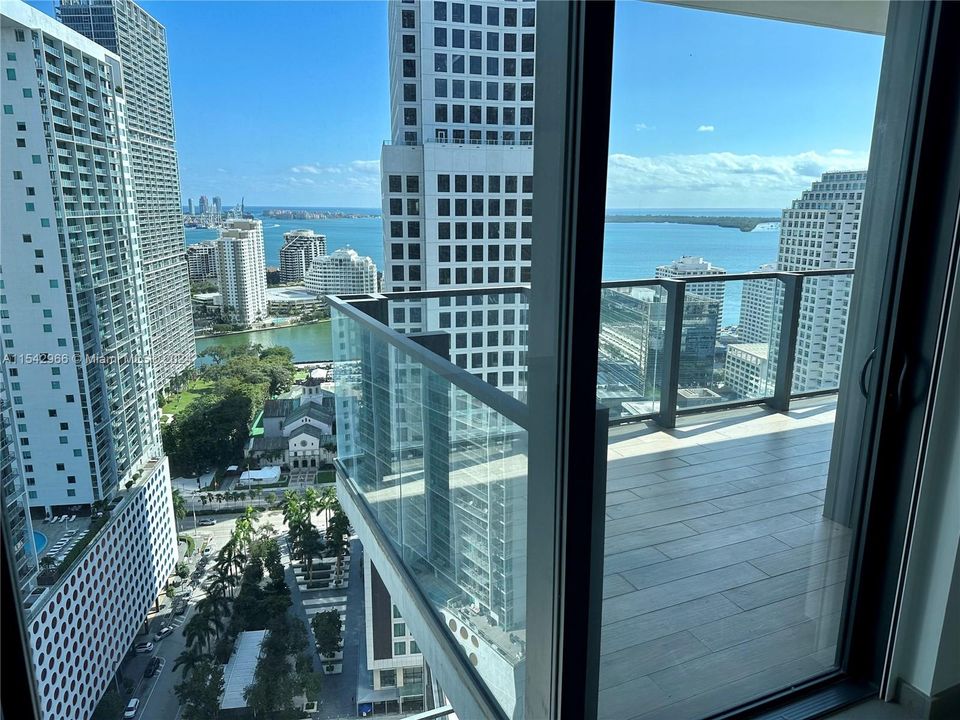 For Sale: $1,135,000 (2 beds, 2 baths, 1244 Square Feet)