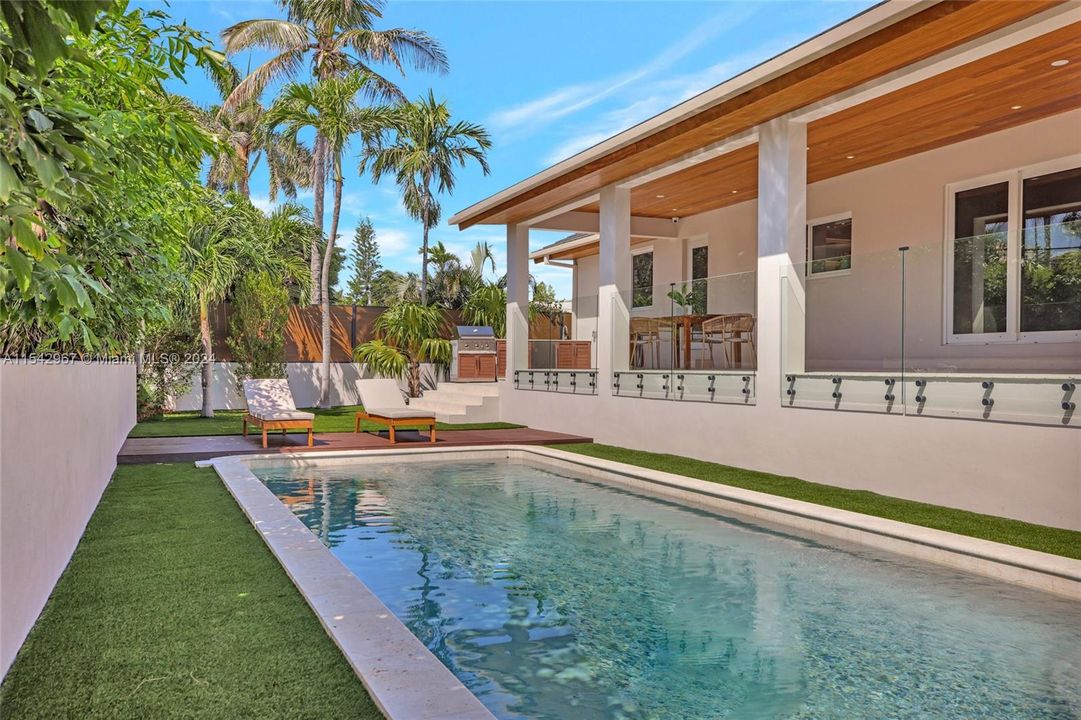 Active With Contract: $2,999,999 (4 beds, 3 baths, 2990 Square Feet)
