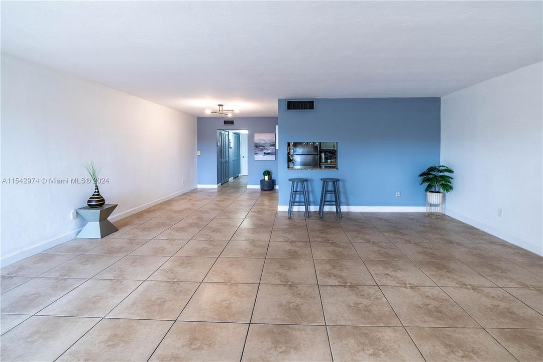 Active With Contract: $189,999 (1 beds, 1 baths, 991 Square Feet)
