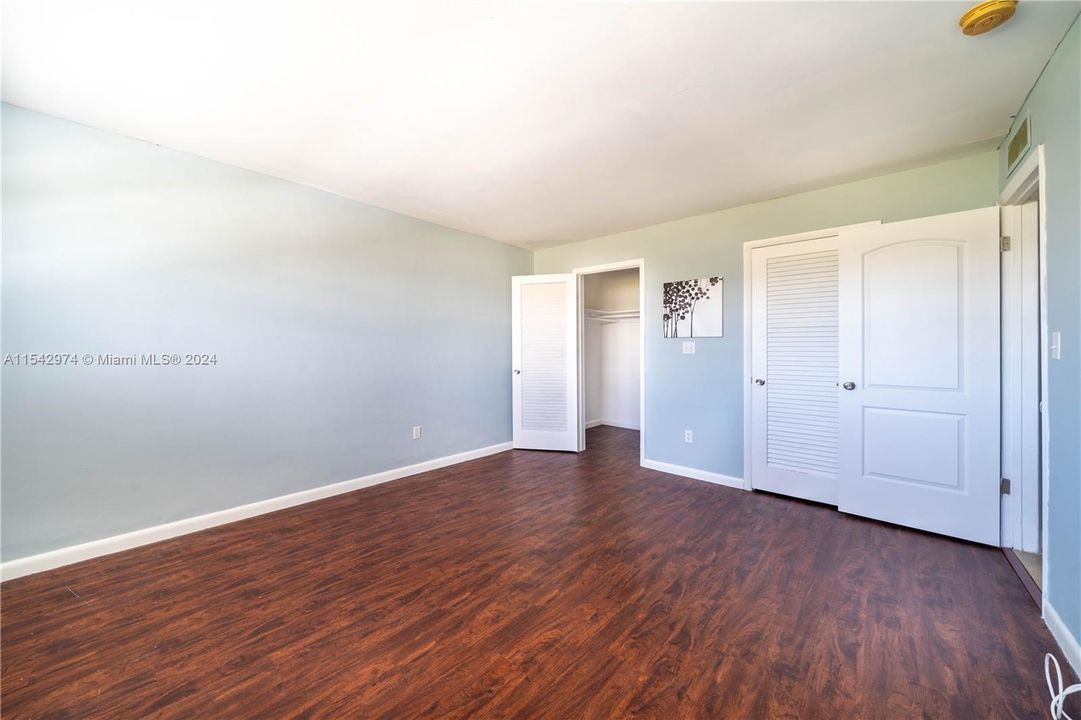 Active With Contract: $189,999 (1 beds, 1 baths, 991 Square Feet)