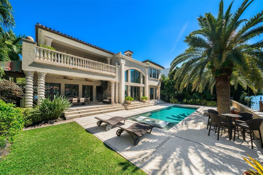 Recently Sold: $11,200,000 (6 beds, 5 baths, 6642 Square Feet)