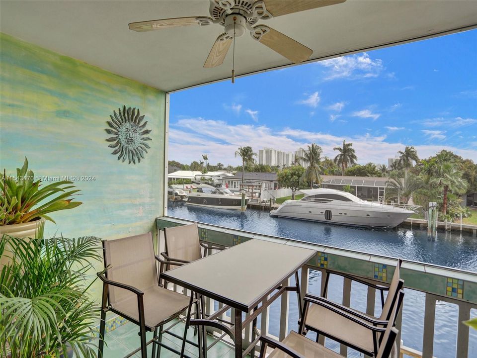 For Sale: $269,000 (2 beds, 2 baths, 1050 Square Feet)