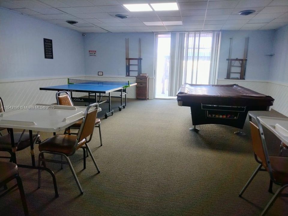 For Sale: $220,000 (1 beds, 1 baths, 812 Square Feet)