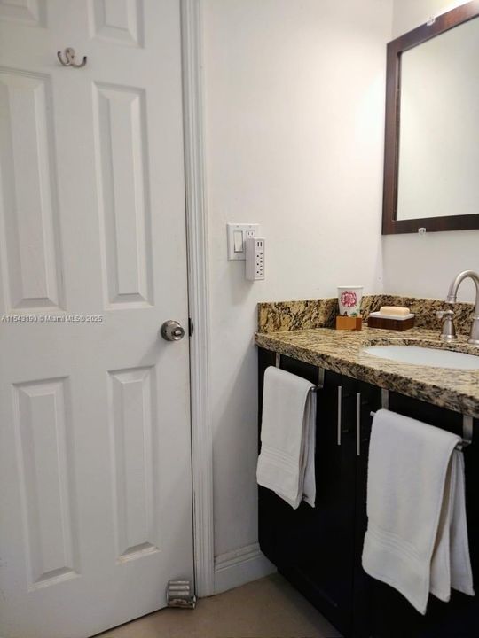 For Sale: $220,000 (1 beds, 1 baths, 812 Square Feet)