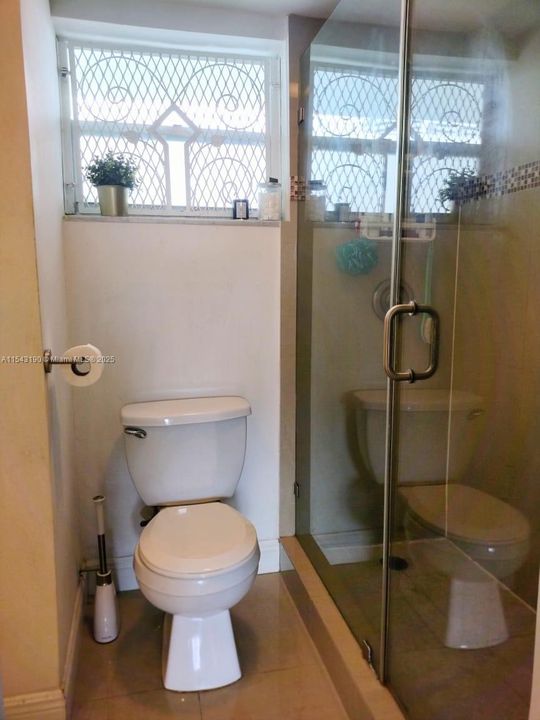 For Sale: $220,000 (1 beds, 1 baths, 812 Square Feet)