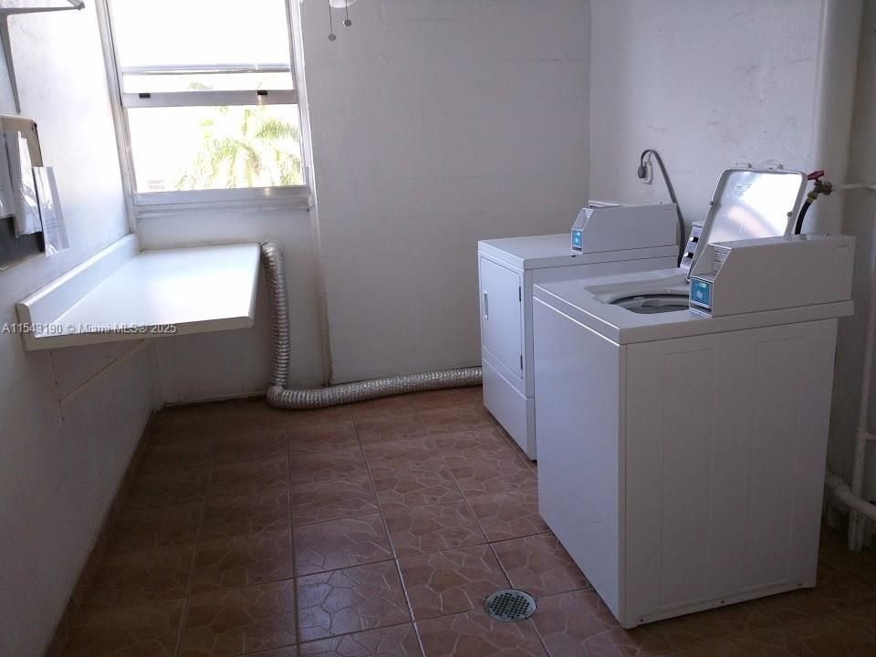 For Sale: $220,000 (1 beds, 1 baths, 812 Square Feet)