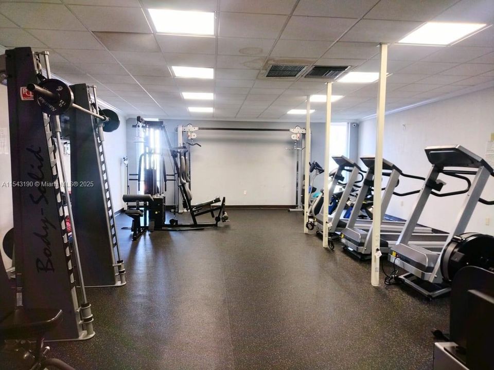 For Sale: $220,000 (1 beds, 1 baths, 812 Square Feet)