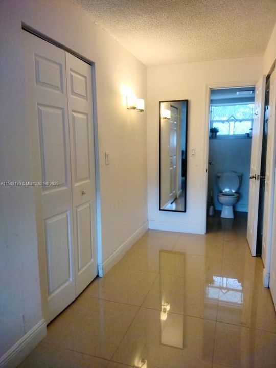 For Sale: $220,000 (1 beds, 1 baths, 812 Square Feet)