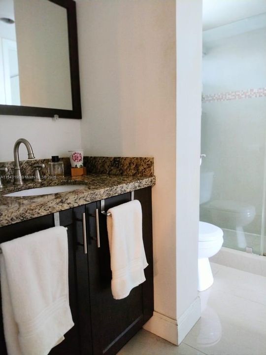 For Sale: $220,000 (1 beds, 1 baths, 812 Square Feet)