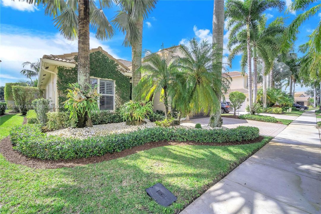 Recently Sold: $1,349,000 (6 beds, 3 baths, 2986 Square Feet)