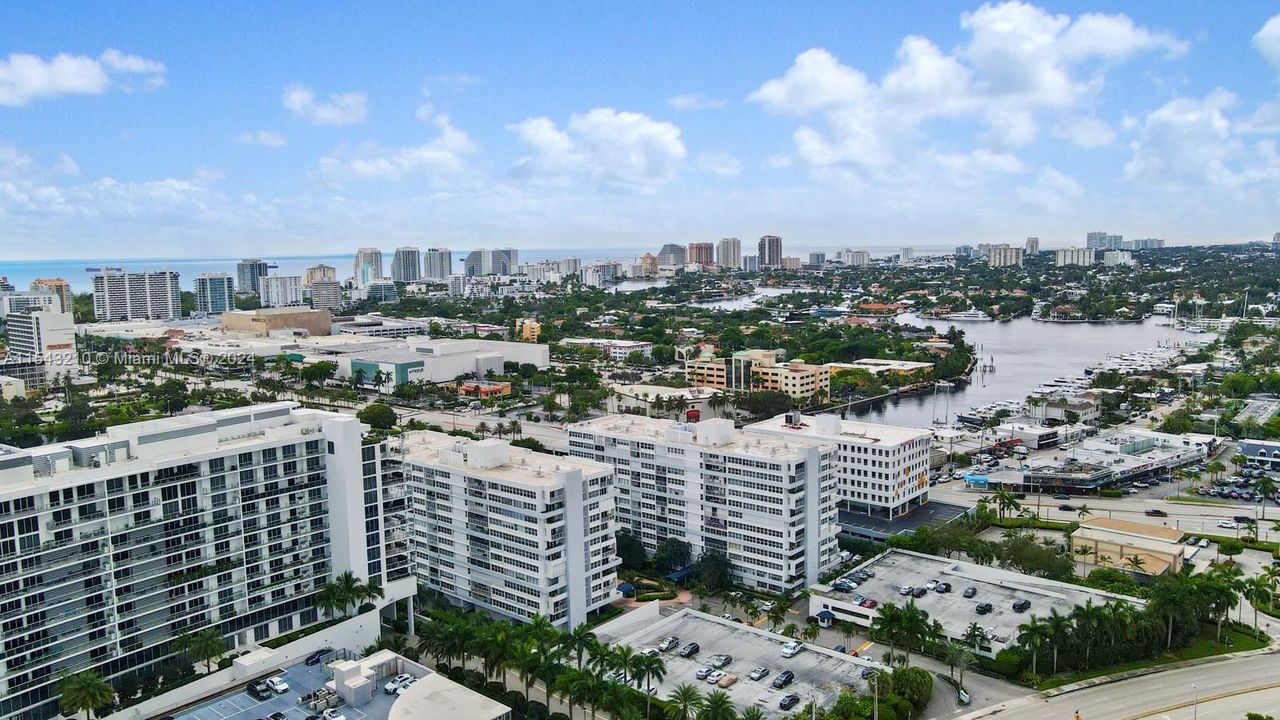 Near the famous Fort Lauderdale strip & Las Olas Isles.