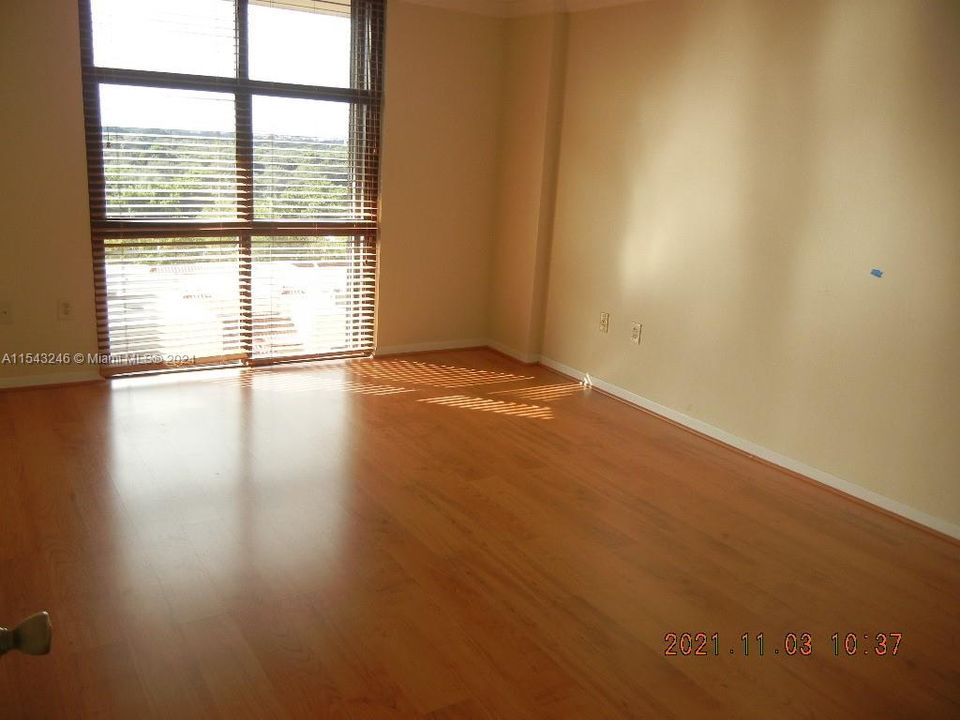 Recently Rented: $3,400 (2 beds, 2 baths, 1129 Square Feet)