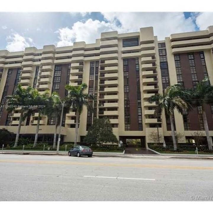 Recently Rented: $3,400 (2 beds, 2 baths, 1129 Square Feet)