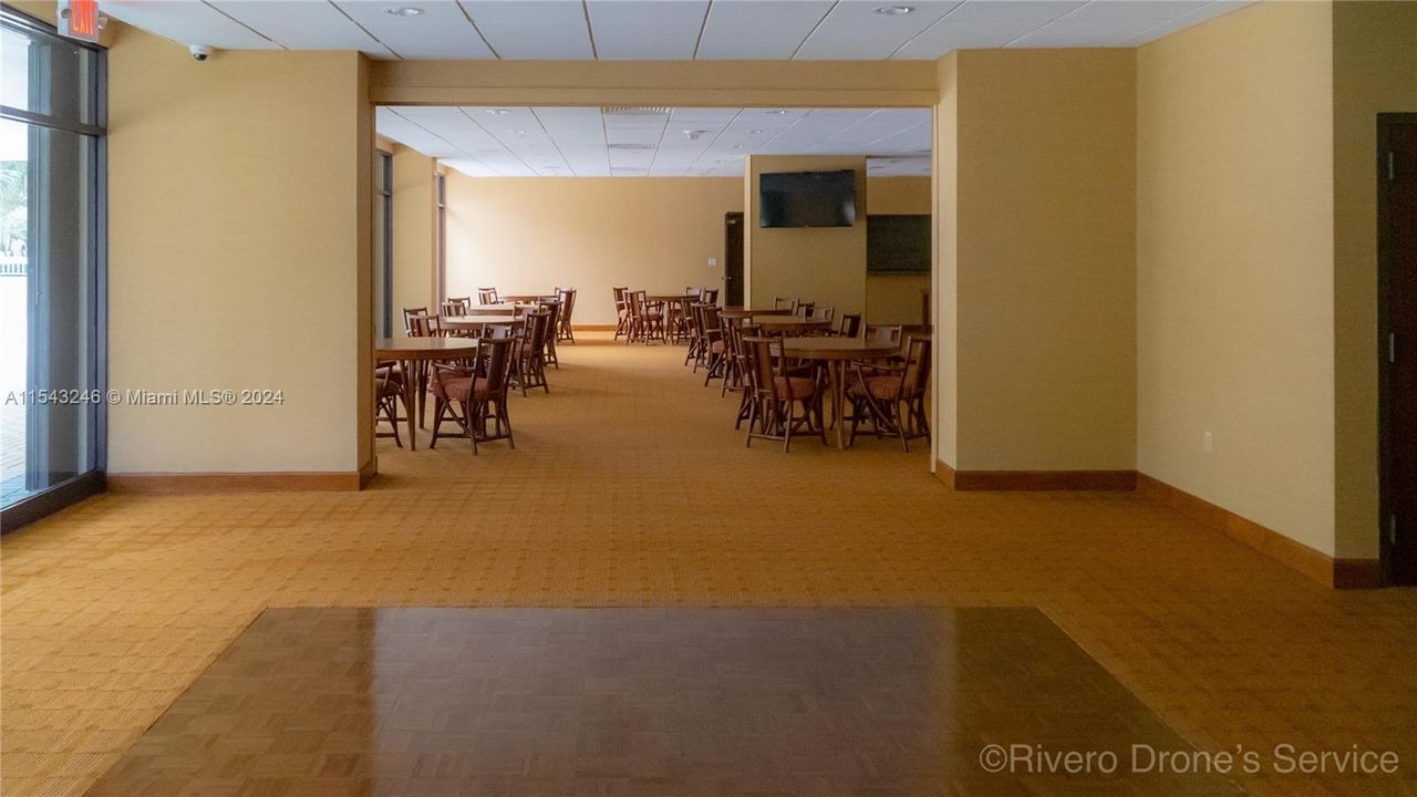 Recently Rented: $3,400 (2 beds, 2 baths, 1129 Square Feet)