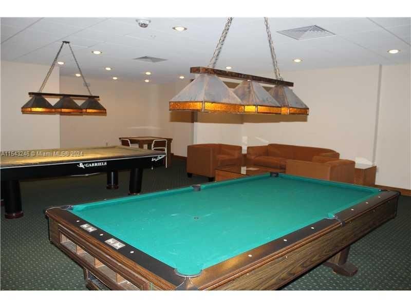 Recently Rented: $3,400 (2 beds, 2 baths, 1129 Square Feet)