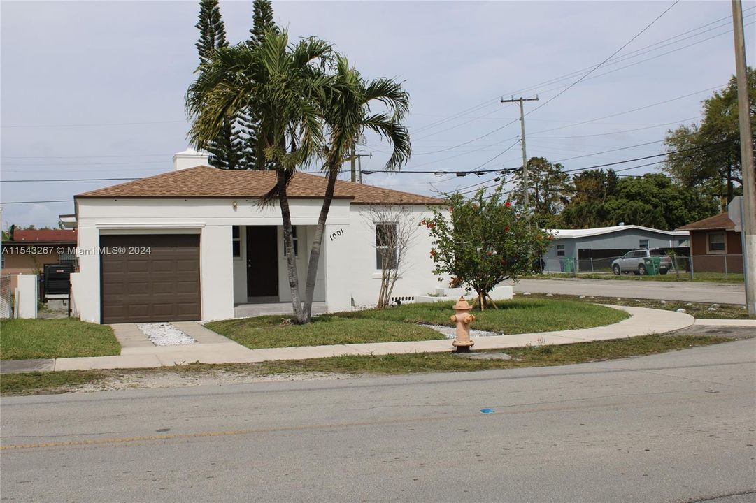 Recently Sold: $495,000 (3 beds, 2 baths, 1187 Square Feet)