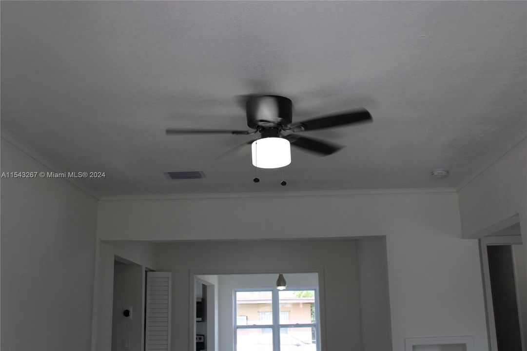 Recently Sold: $495,000 (3 beds, 2 baths, 1187 Square Feet)