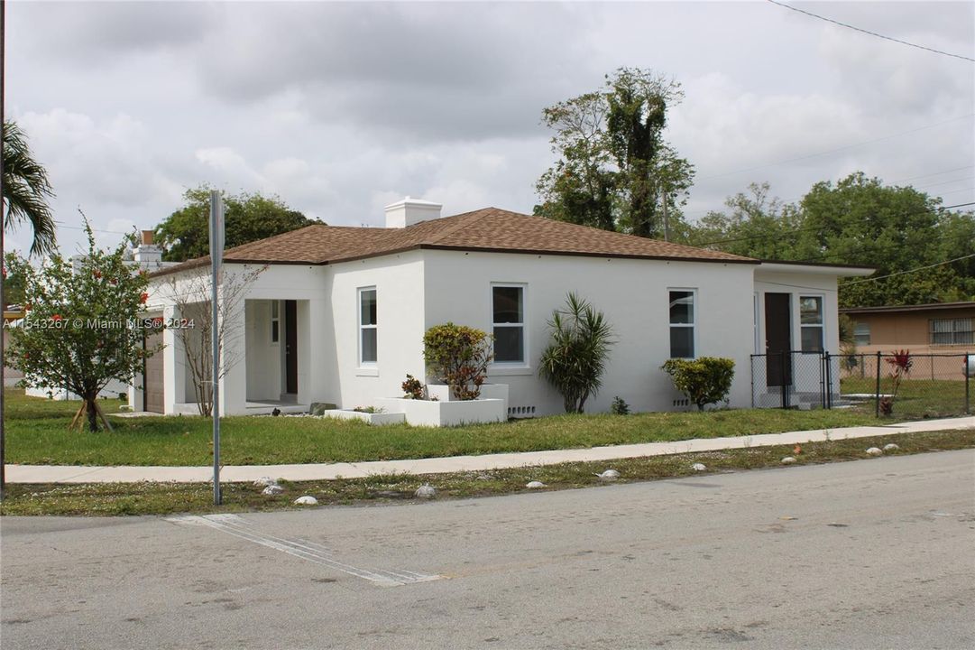 Recently Sold: $495,000 (3 beds, 2 baths, 1187 Square Feet)