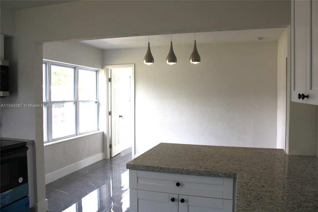 Recently Sold: $495,000 (3 beds, 2 baths, 1187 Square Feet)